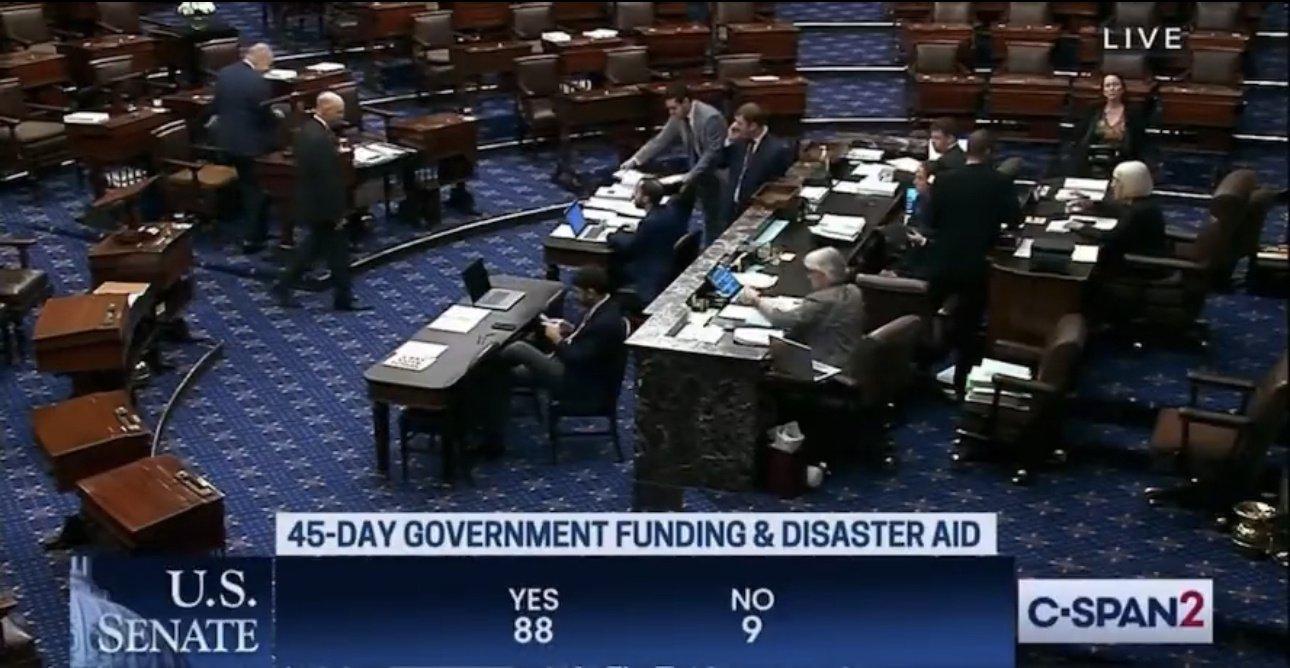 美国国会批准短期拨款法案，拜登：避免“一场不必要的危机”